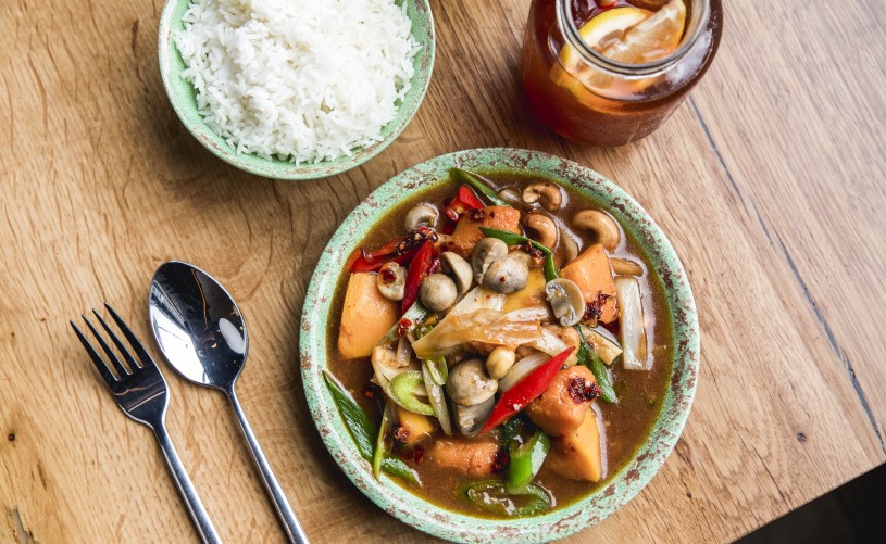 Rosa's Thai Cafe veggie cashew nut stir-fry